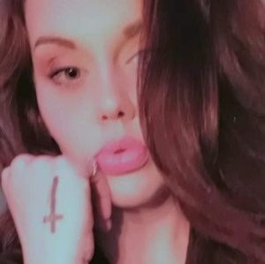 Meet your Posher, Rebecca